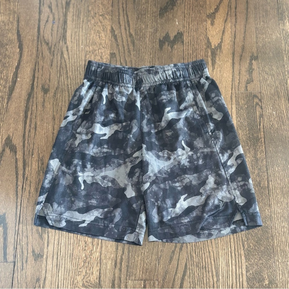 Boys Old Navy Camouflage Shorts size 8 - Picture 7 of 7